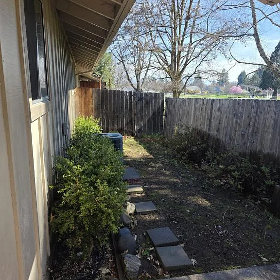 300 Shafer Ln #I3 — Photo 16