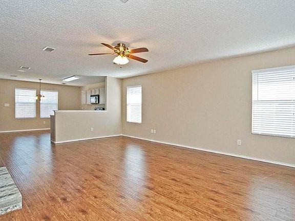 4th image of 3411 Jacobs Dr