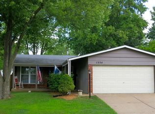 1334 Kew Gardens Dr, Florissant, MO 63031