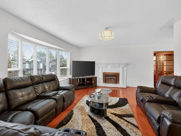 8927 146a St, Surrey, BC V3R 6Z9