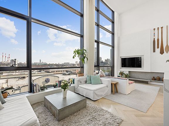 2nd image of 11-12 44th Dr Unit Penthouse 4