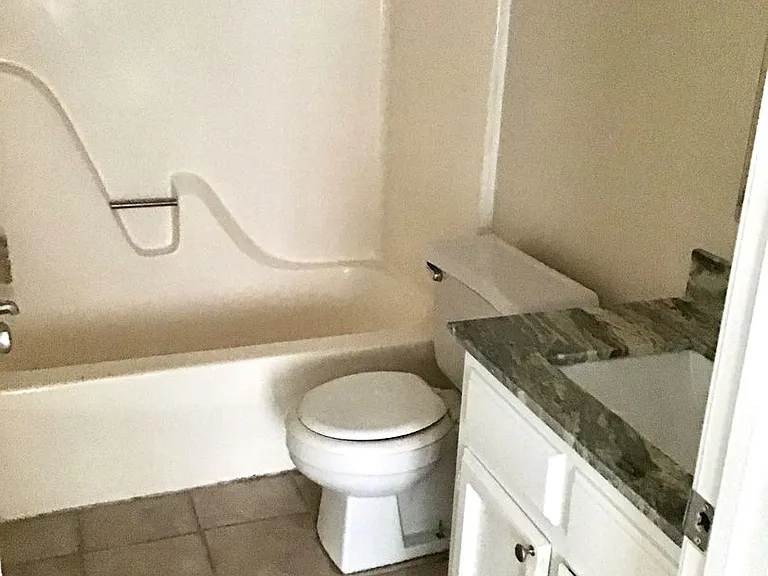 2132 Gardere Ln — Photo 13