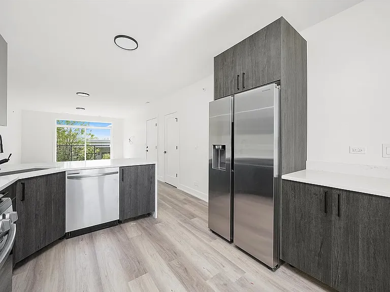 2030 Greenwood St — Photo 6