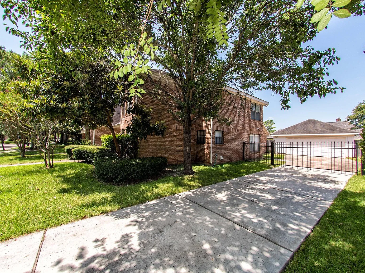 3 bed, 2.5 bath, 2992 sqft, $2,495 — Photo 4