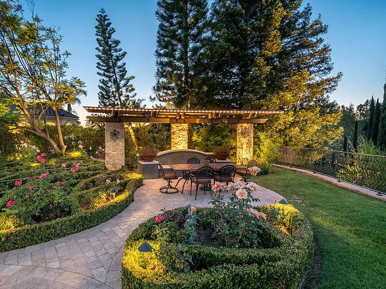 4358 Cresthaven Dr — Photo 52