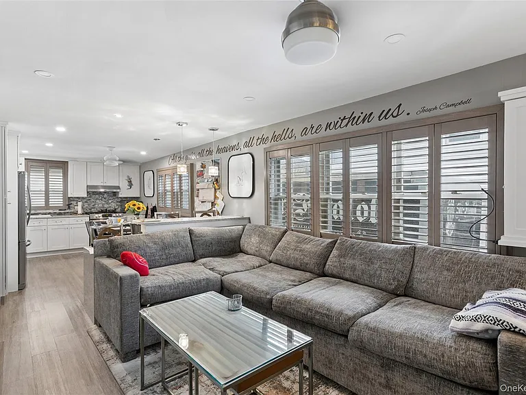 31 Julian Pl #1S — Photo 2