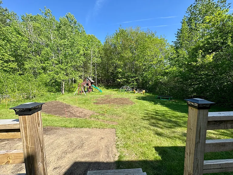 275 Middle Rd — Photo 29
