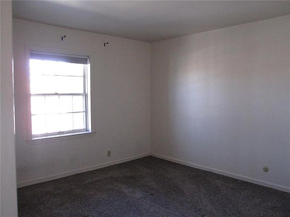 5th image of 665 Robinwood Dr APT D