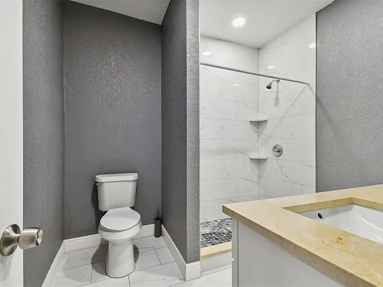 6810 N Navin Ave — Photo 63