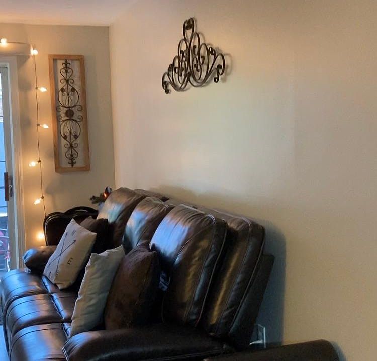 1st image of 5 Northbrook Dr