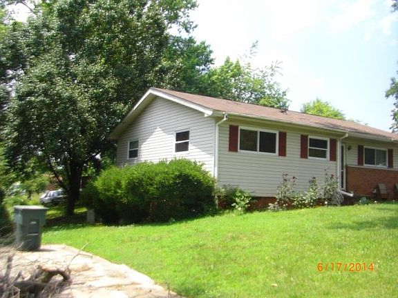 3rd image of 6212 Stockton Dr