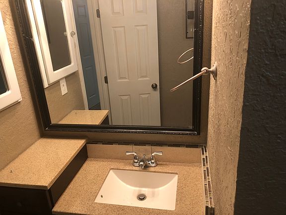 4th image of 107 E Willowick Ave APT 10