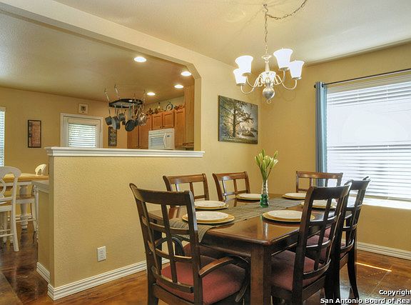 5th image of 8839 Twin Oaks Ct