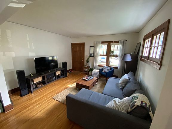 3rd image of 4930-4932 28th Ave S