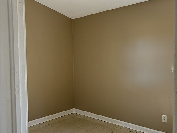 3rd image of 612 10th Ave