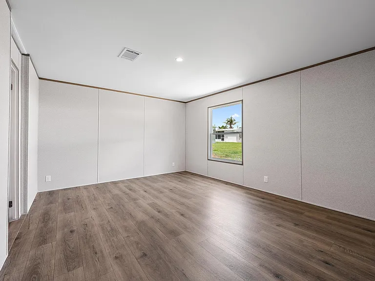 7480 SE Eagle Ave — Photo 10