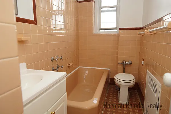 Rented by Norman Raindel, LREB | media 51