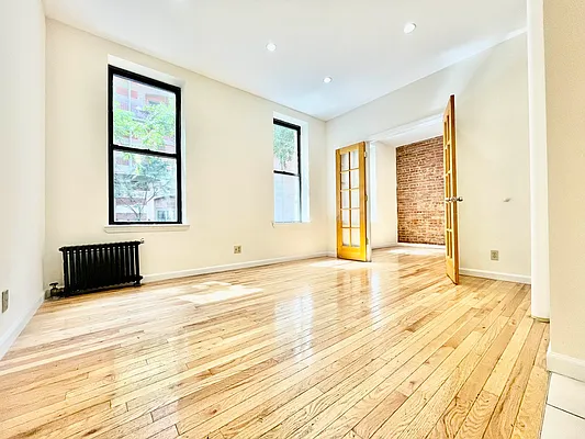 Rented by HOLTON REAL ESTATE INC. | media 13