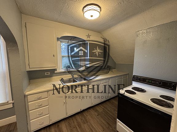 2nd image of 2832 Broadway #2