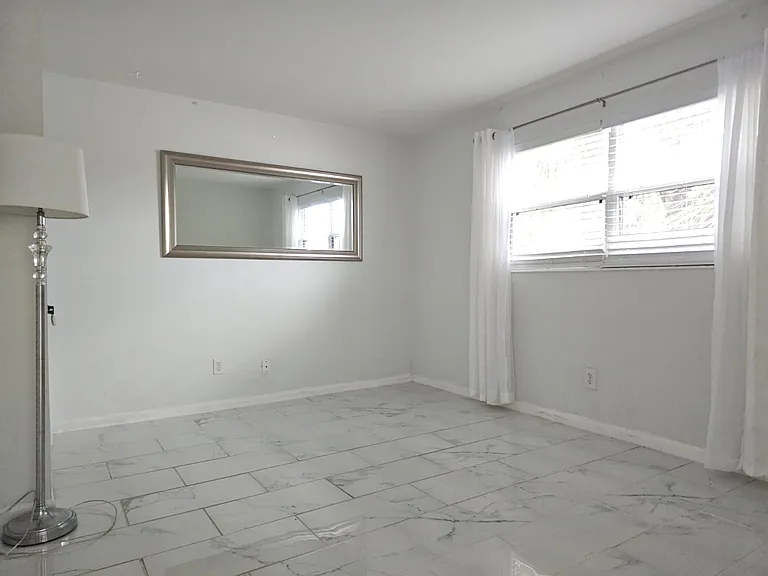 302 Lincoln Ave #10 — Photo 17
