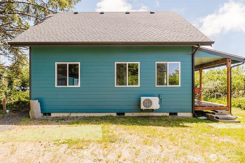 2nd image of 814 Shark Court SW