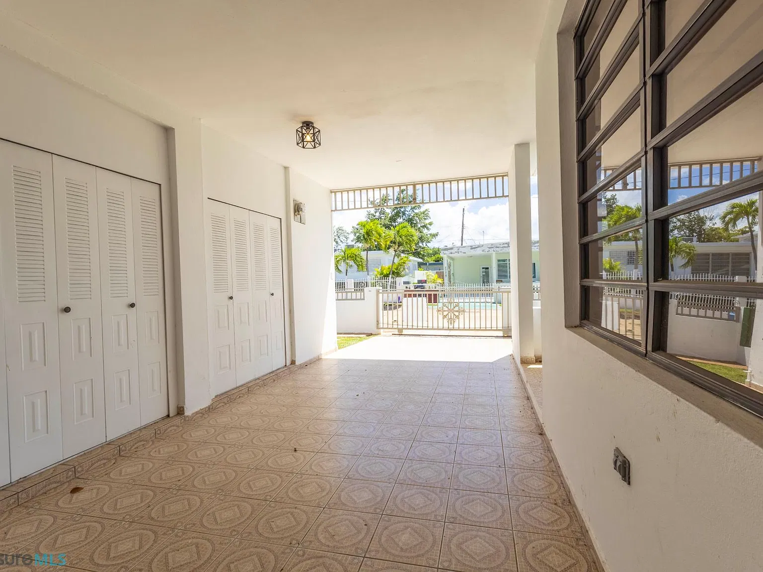 3 bed, 3.0 bath, 1300 sqft, $2,500 — Photo 4