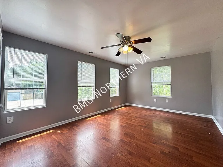 158 Baker St — Photo 22
