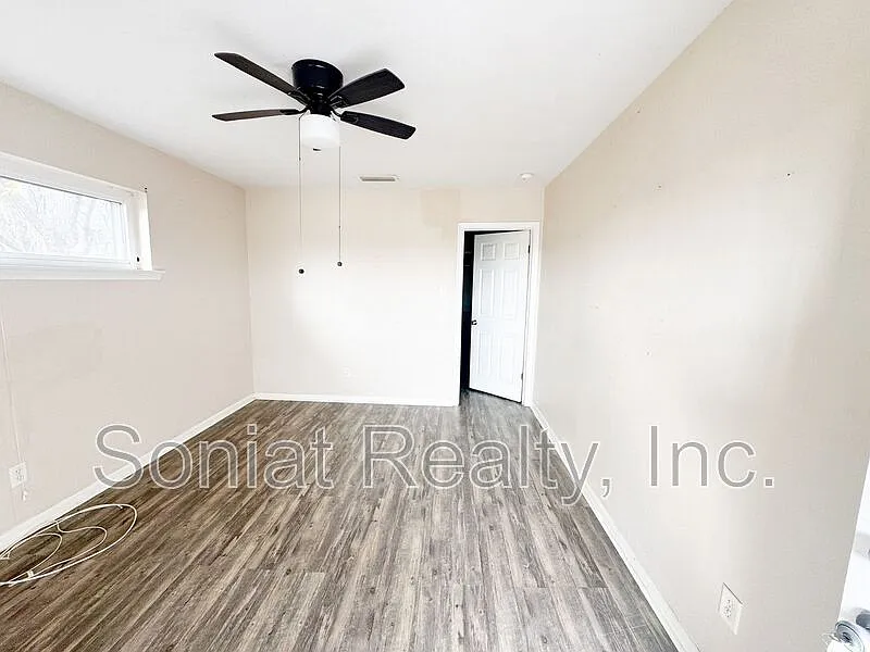 2 bed, 1.0 bath, 936 sqft, $1,150 — Photo 2
