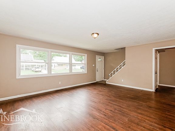5th image of 4053 Sawyer St