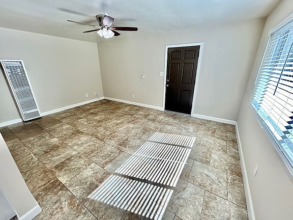 4th image of 4249 Menlo Ave