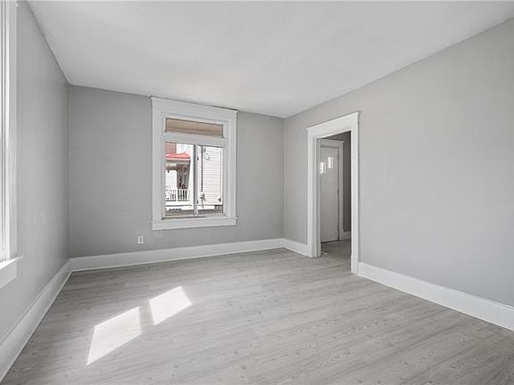 2nd image of 624 Bell St