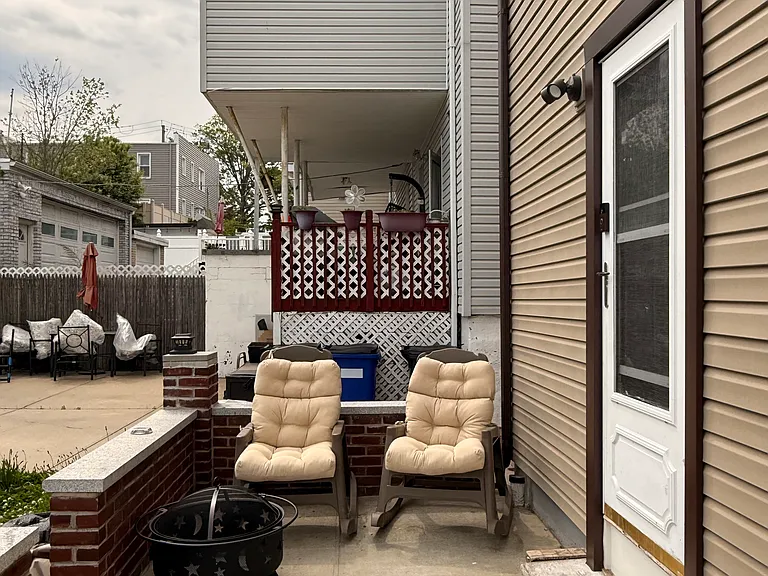 Lawton Ave — Photo 11