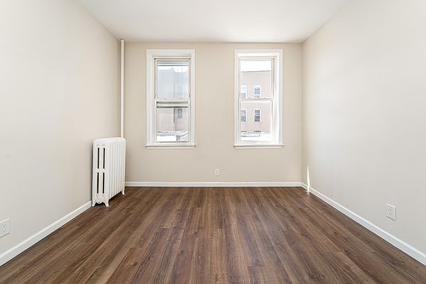 1st image of 27-14 Crescent St #1E