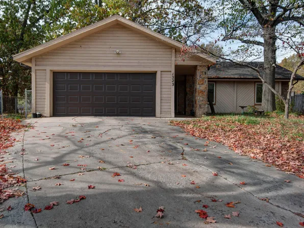 1523 S Meadowview Avenue, Springfield, MO 65804