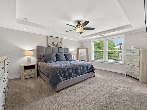 5th image of 215 Meadows Ct