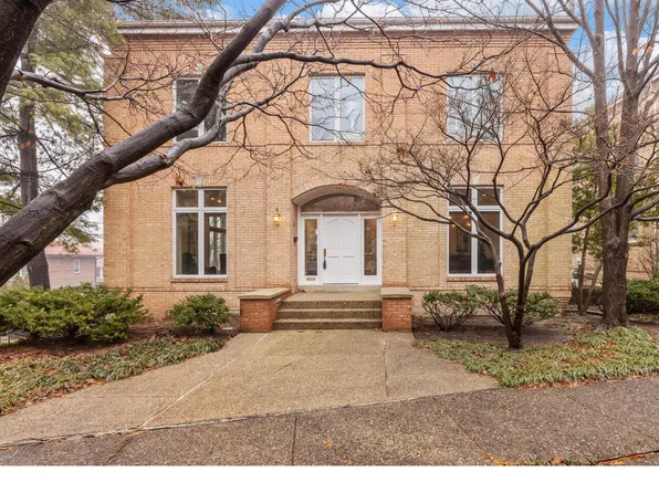 4 W Walinca Walk, Saint Louis, MO 63105