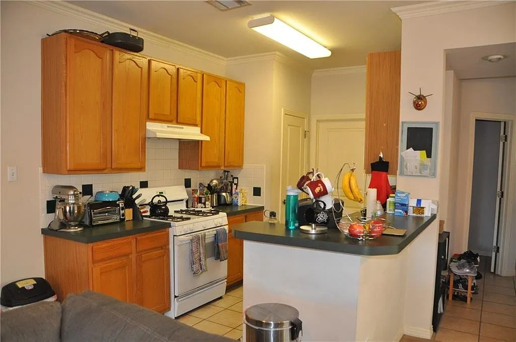 609 East 49th Street — Photo 4
