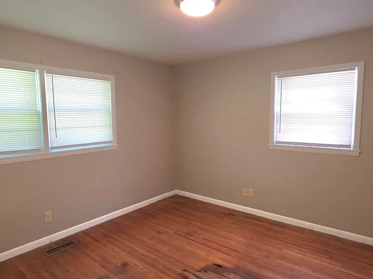 1441 S Barnes Ave — Photo 4