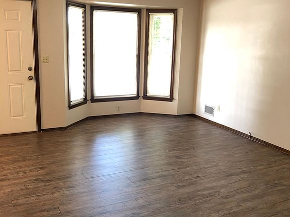 3rd image of 4419 Sterling Ave #4419