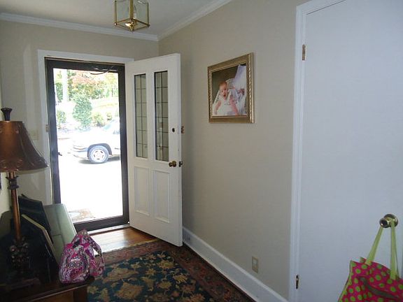 5th image of 104 Holly Ln