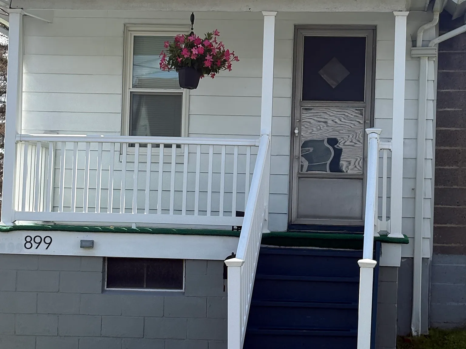 2 bed, 887 sqft, $1,300 — Photo 1