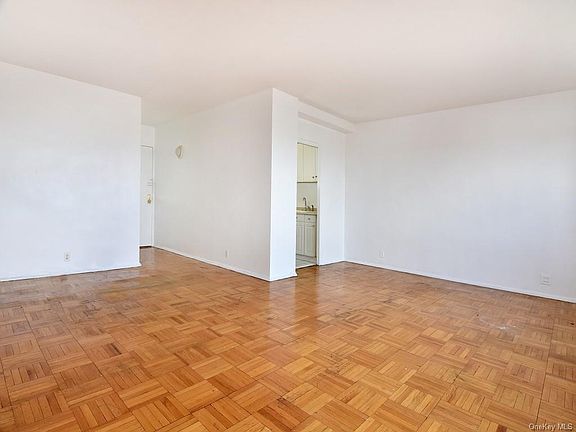 3rd image of 6 Fordham Hill Oval APT 9C