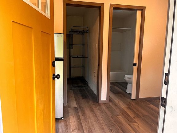 2nd image of 4348 N Alvins Aly Cabin B