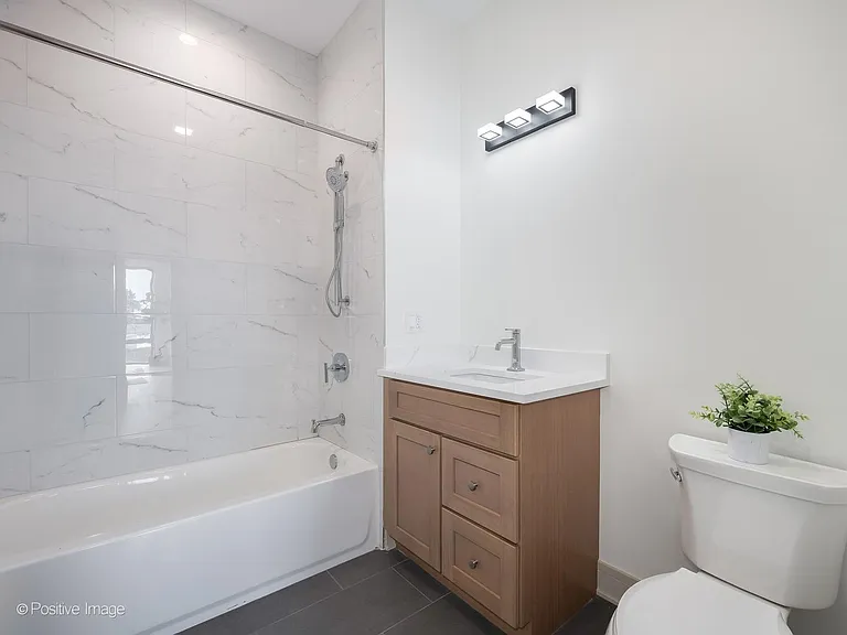 3202 N Racine Ave #204 — Photo 17