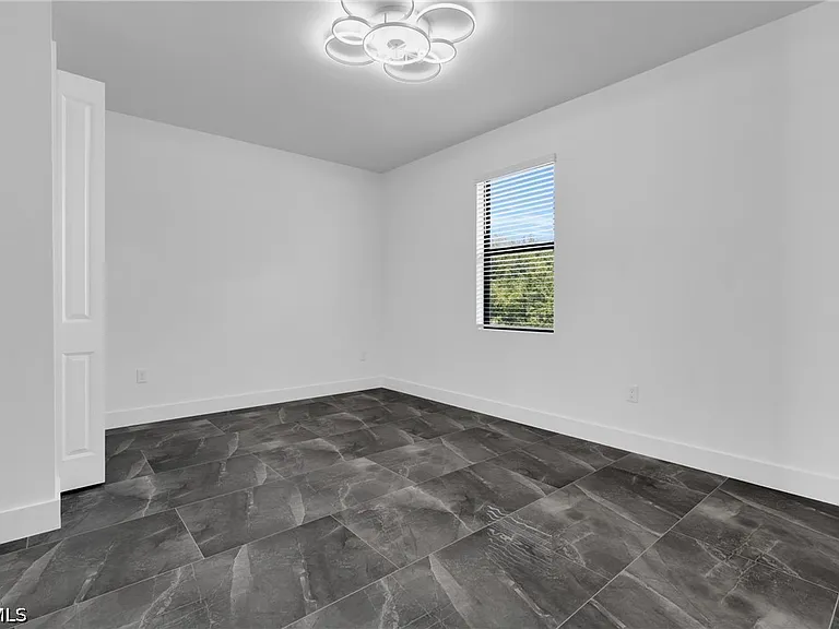 111 Harry Ave S #109 — Photo 25
