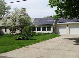 8 Sunrise Dr, Hadley, MA 01035