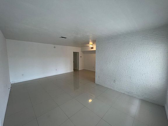 2nd image of 1940 Biarritz Dr Unit 15-1940-15