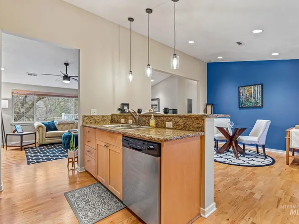 233 W Village Ln, Boise, ID 83702