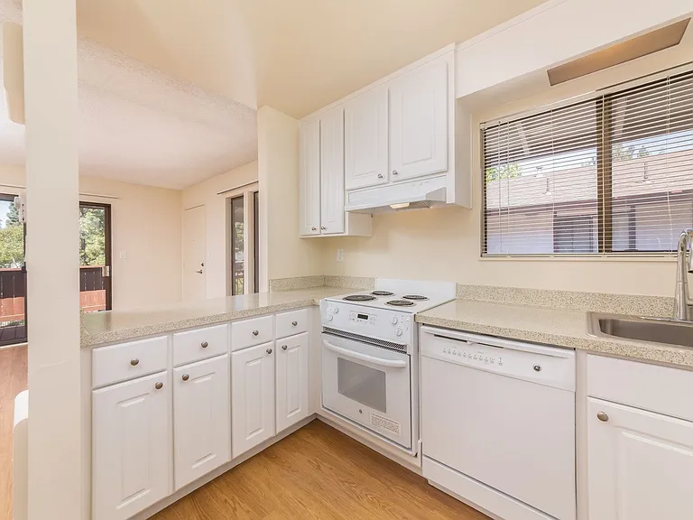 Camelback North Apartments CNM — Photo 10