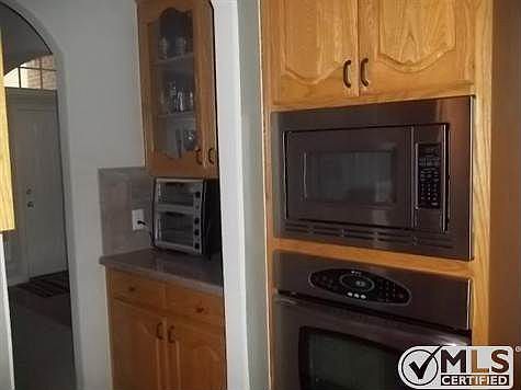 5th image of 221 Country Meadow Ct